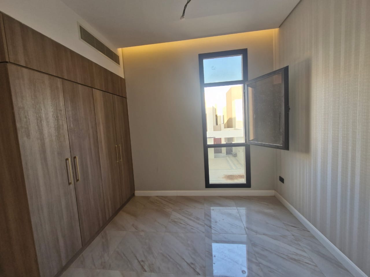 🏡 **Modern Luxury Villa for Sale in "Atual Roshn" - Elegant Design with Signature Touch of Elie Saab** 🌟